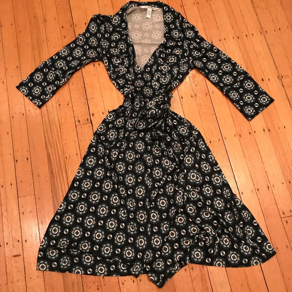 Authentic DVF silk wrap dress - size 2